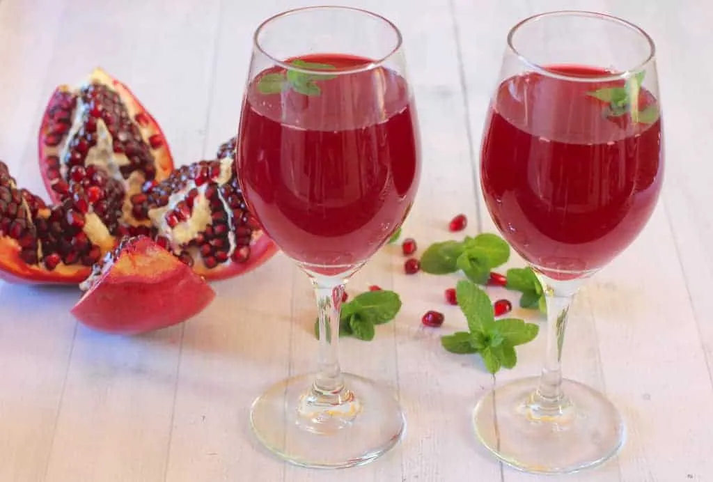 How to Make Pomegranate Juice